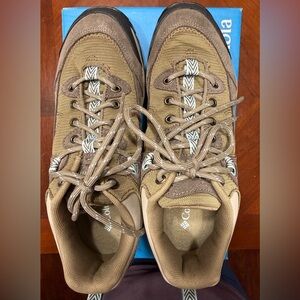 Women’s Columbia Tan and Brown Outdoor Sneakers. Size 10.5 color is brown/tan.